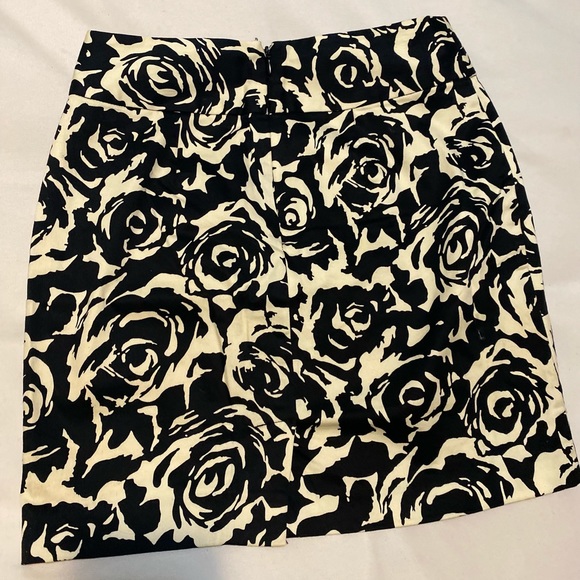 Floral pattern pencil skirt! - Picture 1 of 2